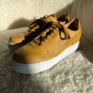 Women’s Air Force 1 Pixel Gold/Wheat